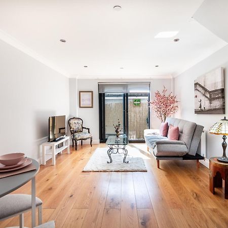 Exceptional 2 Bed Boutique Home In มิลล์ฮิลล์ ภายนอก รูปภาพ