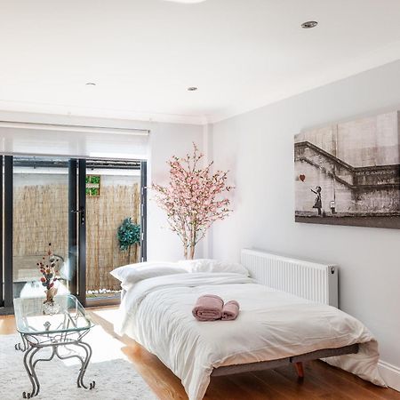 Exceptional 2 Bed Boutique Home In มิลล์ฮิลล์ ภายนอก รูปภาพ