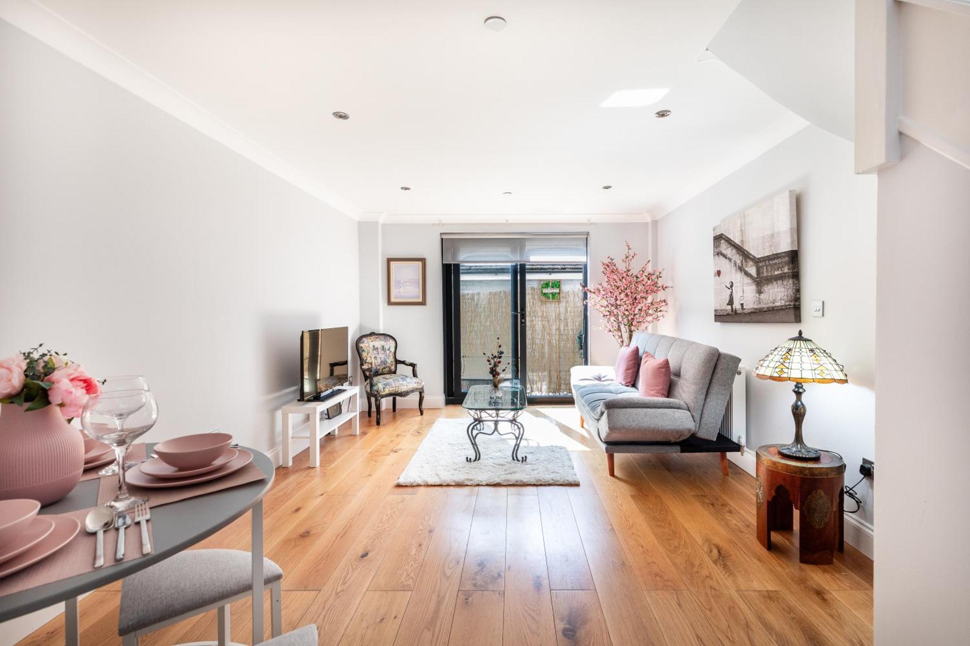 Exceptional 2 Bed Boutique Home In มิลล์ฮิลล์ ภายนอก รูปภาพ