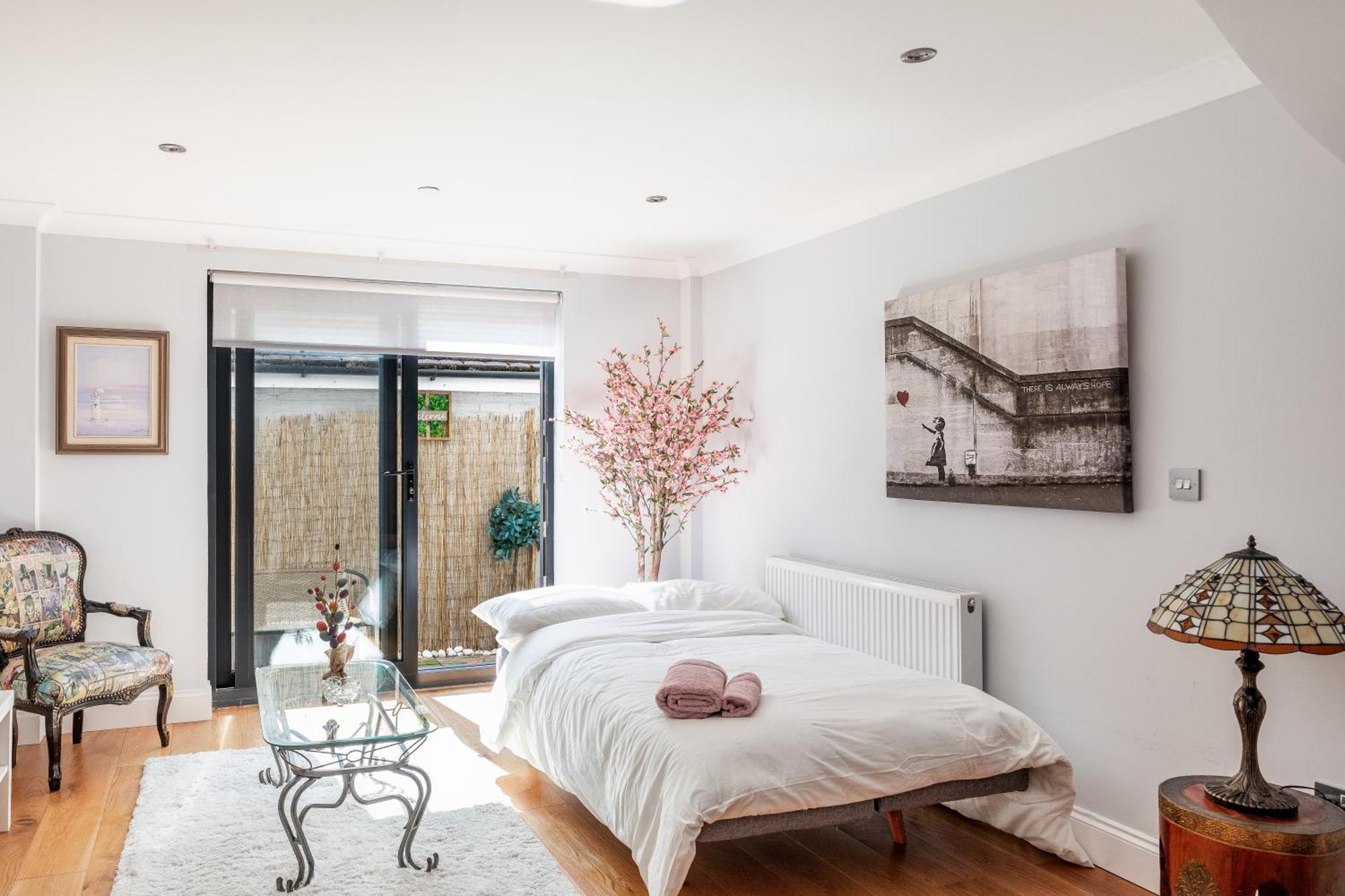 Exceptional 2 Bed Boutique Home In มิลล์ฮิลล์ ภายนอก รูปภาพ